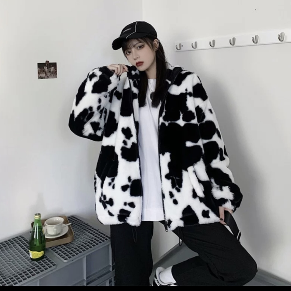 NWT Winter Cow Print Street Fashion Oversized Faux Fur Coat S: Small- Med
